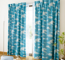 青空模様のカーテン