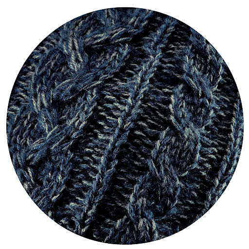 MIXカラーとロープ編みがおしゃれ。
