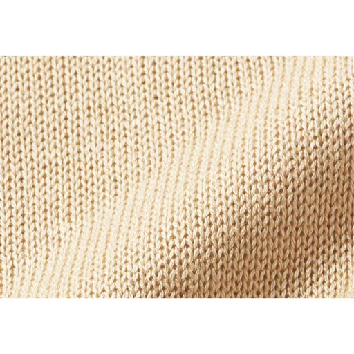 リネン風ニット シャリ感のある天竺編みです。少し透けますので、インにキャミソールなどの着用をおすすめします。