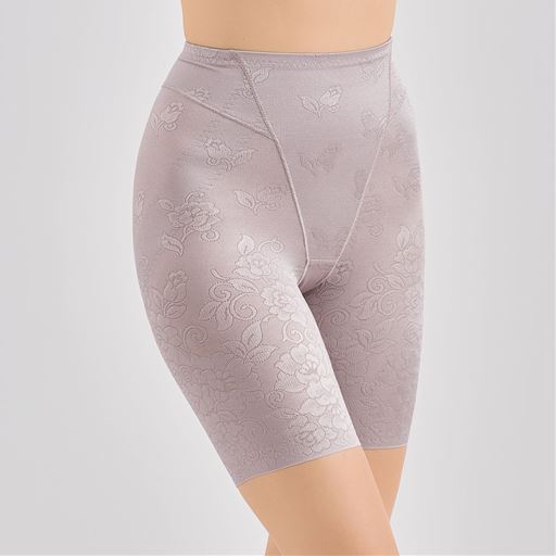 グレー着用例 フロントスタイル <br>パンツにもスカートにも合わせやすい股下約15cm丈。マチ裏は綿素材で1枚ばきもできます。