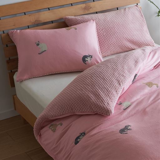 アンティックローズ(ピンク系)<br>アクセントのネコ柄がかわいい、あったか枕カバーです。