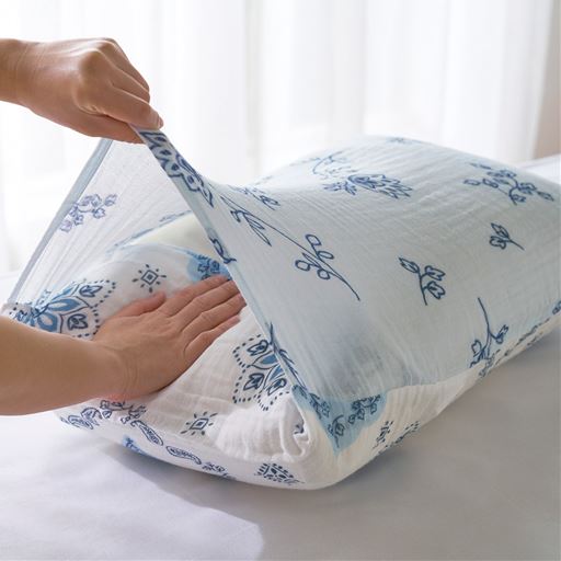 枕の端まで覆えるかぶせ式で、ごろつくファスナーがなく着脱も簡単。