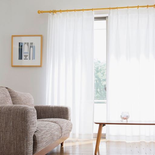 ホワイト<br>UVカット率93%で室内での日焼け対策や家具の色あせ防止にも。