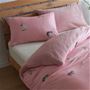 アンティックローズ(ピンク系)<br>アクセントのネコ柄がかわいい、あったか枕カバーです。
