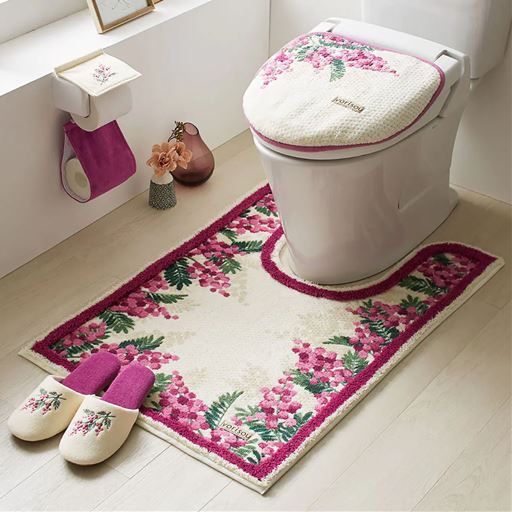 ピンク系 ※商品はトイレマットです。<br>咲き誇るミモザ柄が美しいトイレマットです。