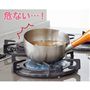 小さなお鍋を置くとグラグラして傾いちゃう…<br>汁物や水分の多い料理は、お鍋がひっくり返ると危ない!