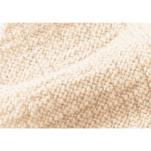 細かなシボのある綿混素材 さらりとした綿としなやかなレーヨンを合わせた、肌ばなれのよい素材
