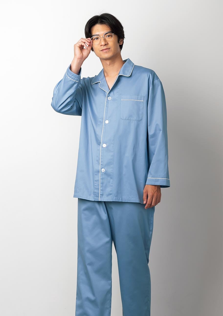 さらりと爽快な着心地が魅力の綿100%サテンシャツパジャマ。部屋着としても上品できちんと感◎